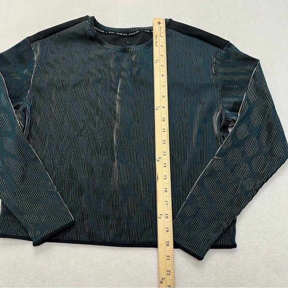 Nike Running Division Mid Layer Top Women's  Size XS Oversized Multi - Picture 6 of 8